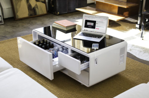 もう一歩も立たなくていい。人をダメにするローテーブル「Sobro Coffee Table」 Funny Furniture